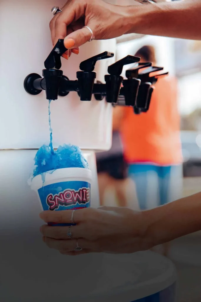 snowie dispenser dark3 min 1366x2048